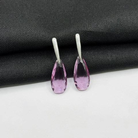 Brinco pendente cristal roxo em prata 925