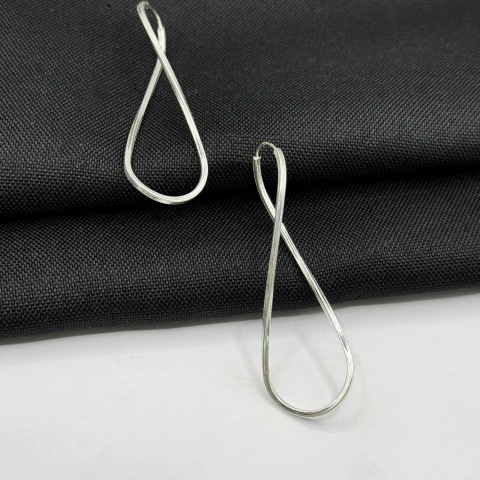 Brinco infinito G em prata 925