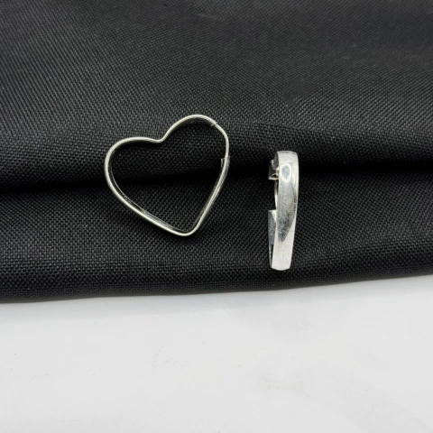 Brinco argola coração em prata 925