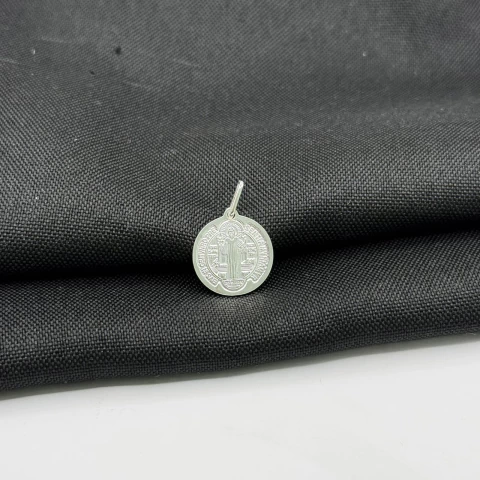 Pingente São Bento M em prata 925