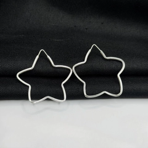 Brinco argola estrela M fio quadrado em prata 925
