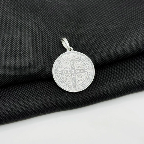 Pingente São Bento em prata 925