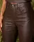 Calça Feminina Skinny Intermediária de Material Sintético com Pala Curva - loja online