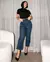 CALÇA JEANS CROPPED FLARE FEMININA CINTURA MÉDIA COM BOTÕES NA BARRA