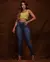 Calça Jeans Skinny Feminina Cintura Média Abertura Traseira Barra - comprar online