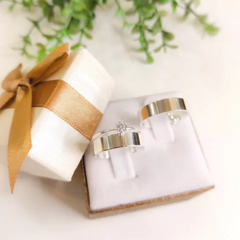 Aliança Namoro Prata 950 - Buenos Aires 5mm e Solitário Ellegance