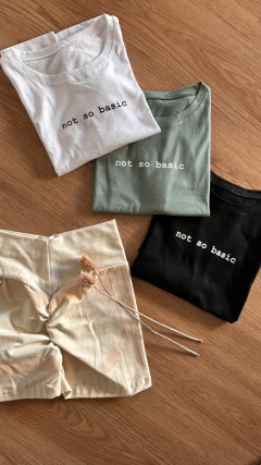 Remera Not So Basic