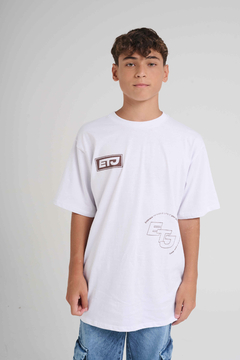 1155- REMERA OVERSIZE EMBRACE BLANCA en internet