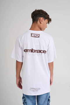 1155- REMERA OVERSIZE EMBRACE BLANCA - Gimos Tienda Mayorista