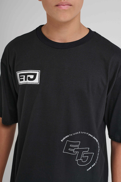 1155- REMERA OVERSIZE EMBRACE NEGRO - tienda online