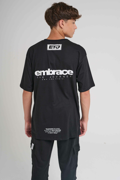 Imagen de 1155- REMERA OVERSIZE EMBRACE NEGRO