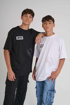 1155- REMERA OVERSIZE EMBRACE NEGRO