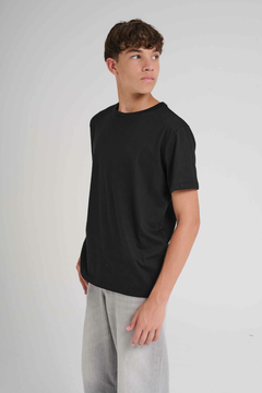 1167- REMERA OVERSIZE JAIRO NEGRO en internet