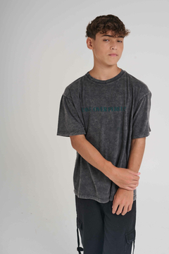 1151- REMERA TEÑIDA GRIS TOPO GIAN en internet