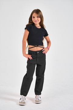 PANTALON MOM DE GABARDINA GEMMA CON ROTURAS NEGRO - comprar online