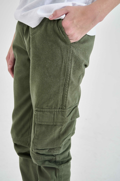 PANTALON CARGO VERDE - comprar online