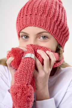 GORRO CON POMPON FUCSIA - Gimos Tienda Mayorista