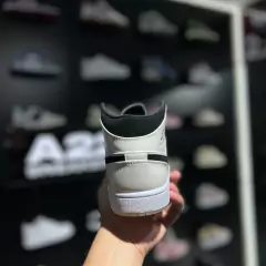 NIKE AIR JORDAN 1 MID SE 'DIAMOND' na internet