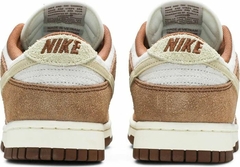 Nike Dunk Low Premium 'Medium Curry' na internet