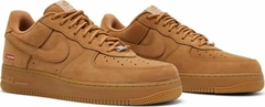 Supreme x Air Force 1 Low SP 'Wheat' na internet