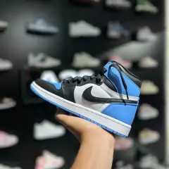 Nike Air Jordan 1 Retro High OG 'UNC Toe' - loja online