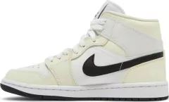 Nike Air Jordan 1 Mid 'Coconut Milk' na internet