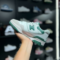 New Balance 550 'White Green' na internet