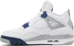 Nike Air Jordan 4 Retro 'Midnight Navy' na internet
