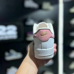 TÊNIS NIKE AIR FORCE 1 '07 ESSENTIAL ' WHITE RUST PINK ' - A22 SNEAKERS  | Loja Online de Sneakers 