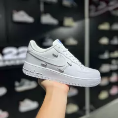 TÊNIS NIKE AIR FORCE 1 '07 LX ' SISTERHOOD-WHITE METALLIC SILVER ' - comprar online