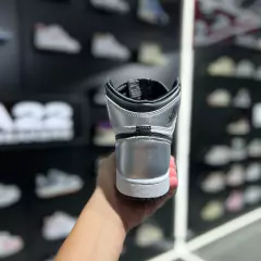 AIR JORDAN 1 RETRO HIGH OG 'SILVER TOE' - A22 SNEAKERS  | Loja Online de Sneakers 