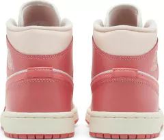AIR JORDAN 1 MID STRAWBERRIES AND CREAM na internet