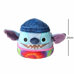 Pelúcia Squishmallows Disney Stitch 20cm Tie Dye na internet