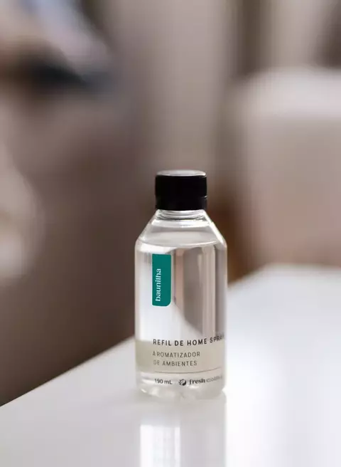 Refil de home spray aromatizador de ambientes com fragrância de baunilha em frasco transparente com tampa preta