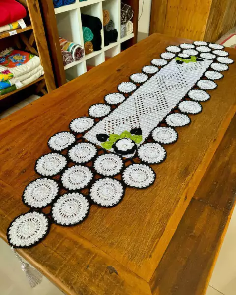 Caminho De Mesa 1,50mx38cm M Bordado Crochê Artesanal