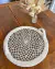 Bandeja Redonda Crochê Barbante Fino Cru com Vidro 30cm