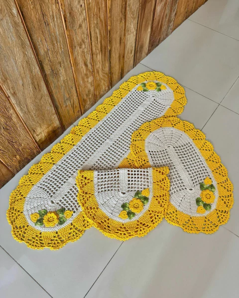 Kit Tapete e Passadeira Cozinha Oval 3 Peças Bico Leque Flor Crochê Artesanal - loja online