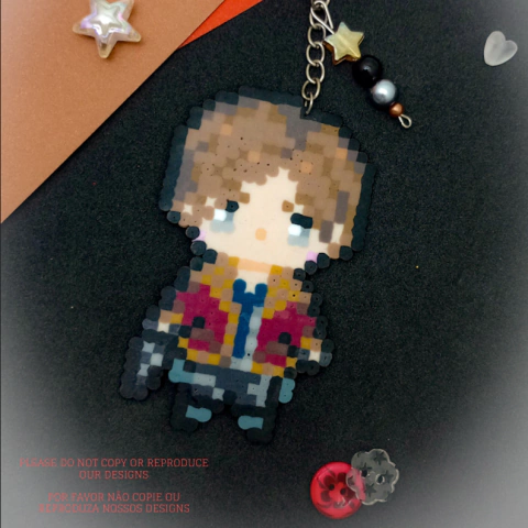 Chaveiro Perler Beads - Leon Kennedy / Resident Evil 4 ( Coleção Hana )