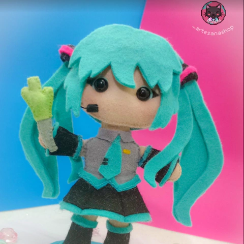 Boneca de feltro - Hatsune Miku ( Vocaloid )