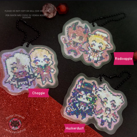 Pingentes plastificados e holográficos casal - Hazbin Hotel ( Coleção Hana )