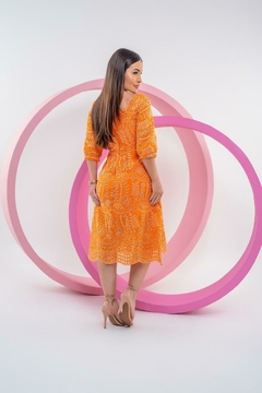 Vestido Laranja - Adulto na internet