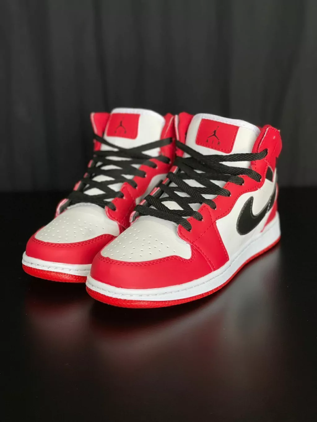 NK Jordan vermelho