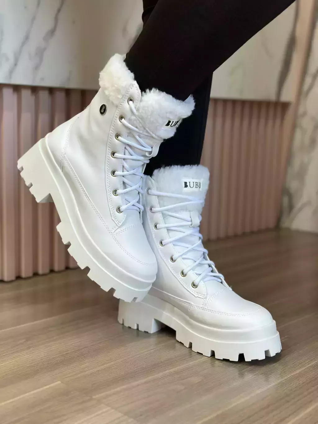BUBU Bota pelinho desing branco