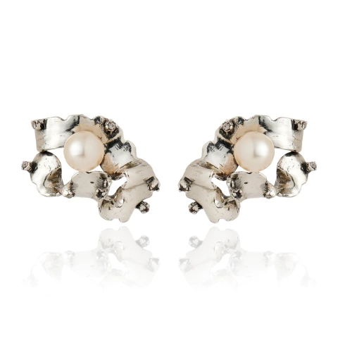 Brinco Line Organic com Pérola Prata Vintage | Claudia Arbex - comprar online