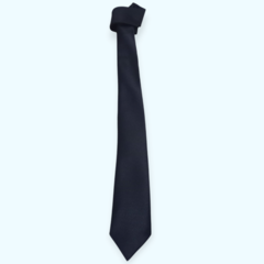 Corbata azul marino elegante, ideal para ocasiones formales.