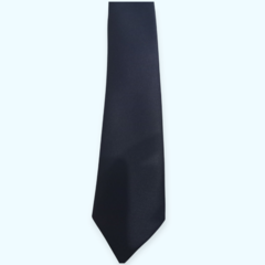 Corbata azul marino de estilo clásico, adecuada para eventos formales.