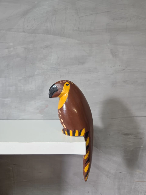 Arara de prateleira marron - comprar online