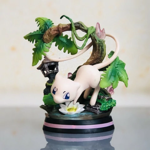 Action Figure Mew na Árvore | Pokémon