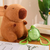 Pelúcia Capivara (Com Mochila de Tartaruga) na internet
