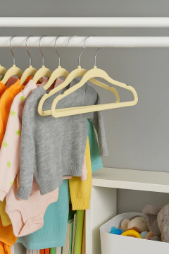 Cabide Veludo Infantil - Bege na internet